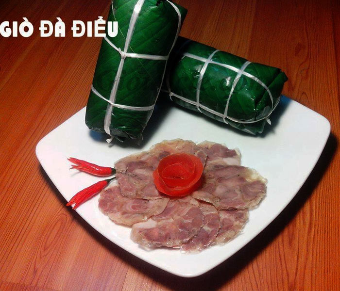 Giò đà điểu vừa là món ăn hàng ngày, vừa là món quà bạn không nên bỏ lỡ